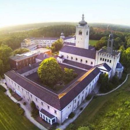 Leerhotel Het Klooster アーメルスフォールト エクステリア 写真